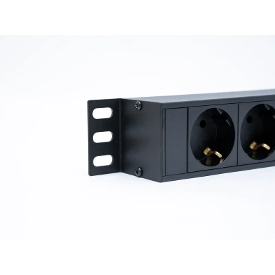 SNR SNR-PDU-30S-32L1 Блок электрических розеток 3