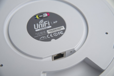 Ubiquiti UniFi AP Long Range (3-pack) Комплект из 3 точек доступа UAP-LR-3(EU)  3